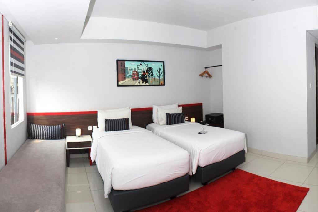 Hi Hotel Senen Giacarta Esterno foto