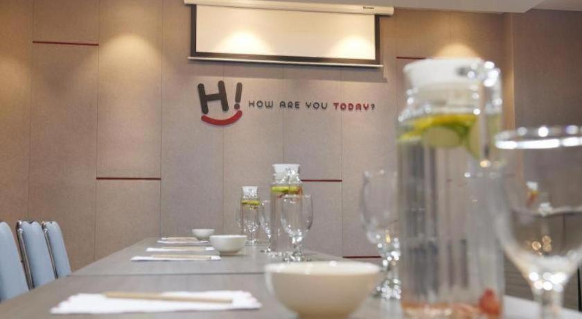 Hi Hotel Senen Giacarta Esterno foto