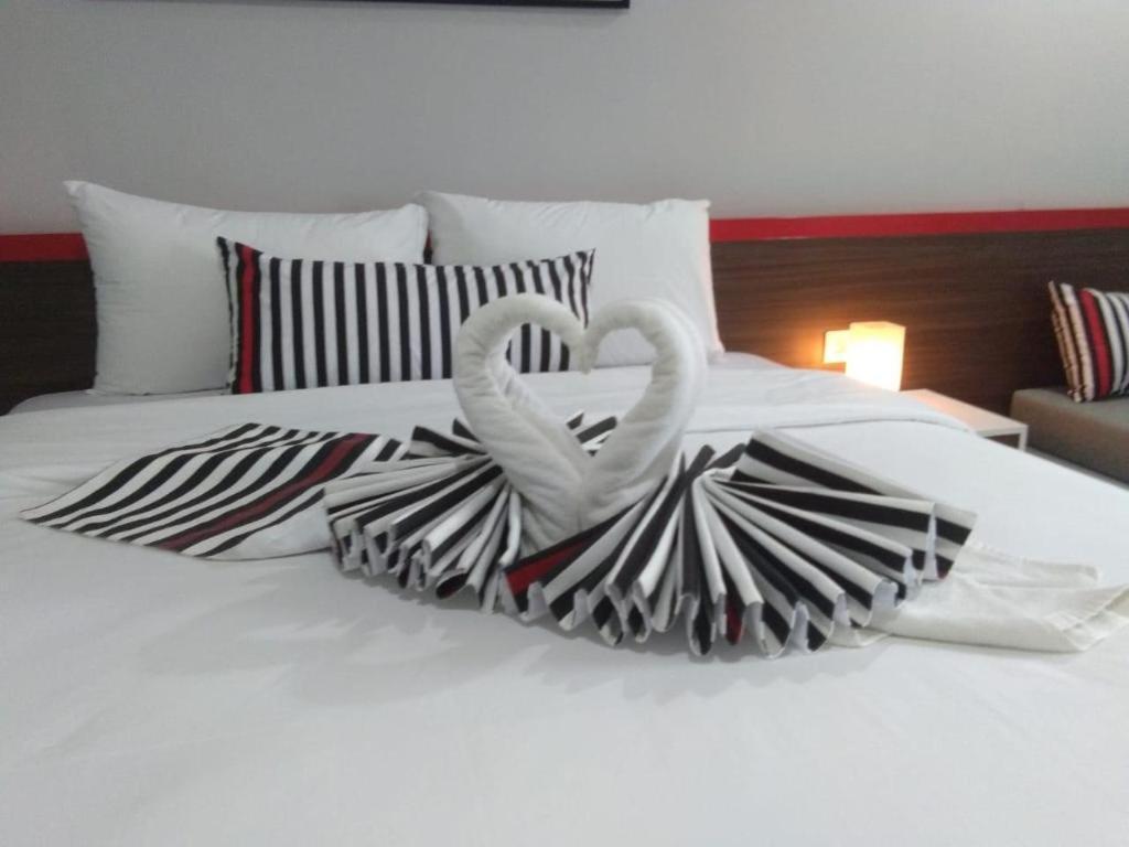 Hi Hotel Senen Giacarta Esterno foto
